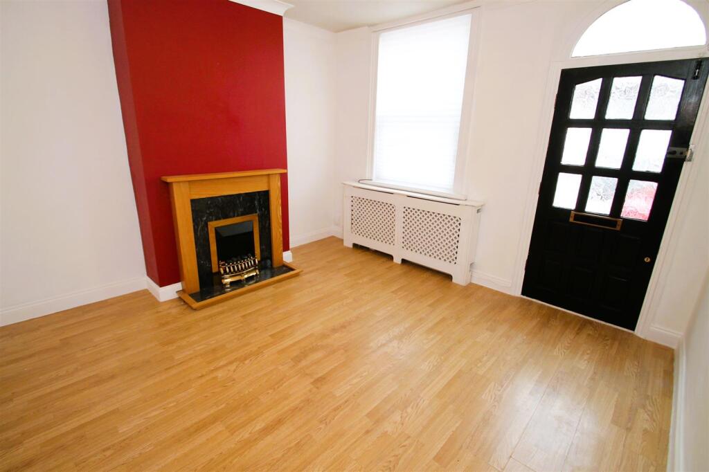 House in Dudley, Town's End - View 2