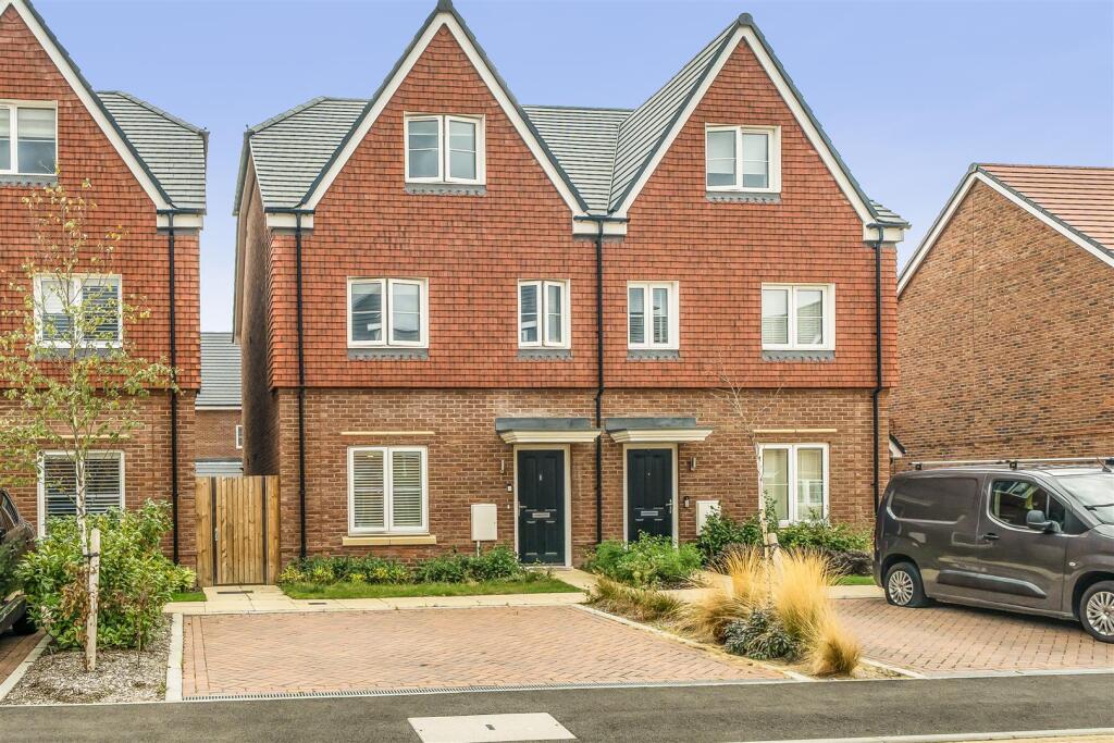 Main image of property: Beaufort Park, Wokingham, Berkshire, RG40 3GJ
