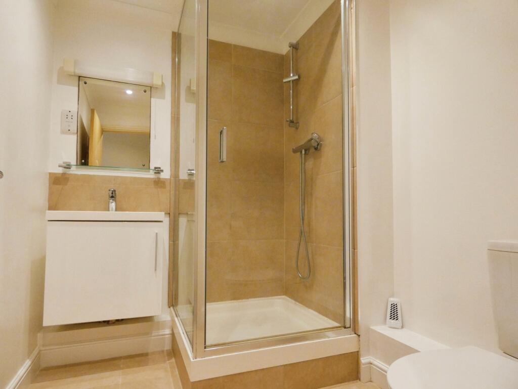 Apartment in Sutton - View 5