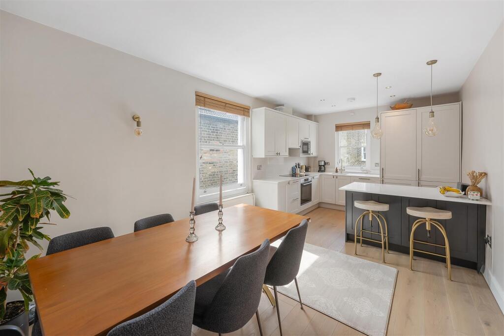Apartment in London - More