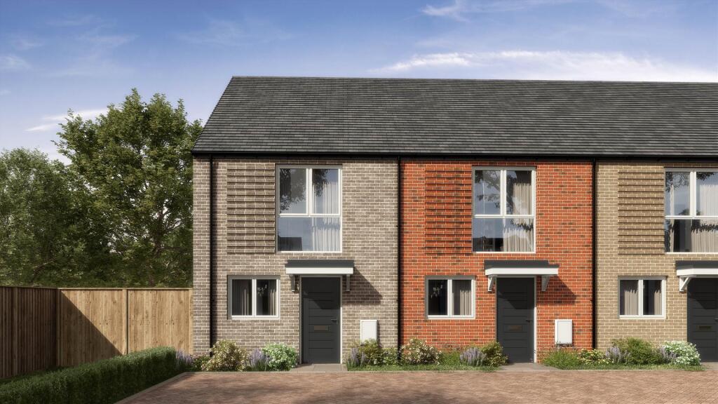 2-bed terraced on Wisteria Way, Dovercourt, Harwich, £230,000
