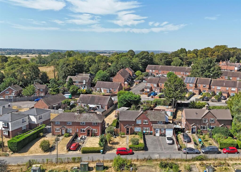 4-bed semi-detached on Long Crendon, Buckinghamshire, £530,000