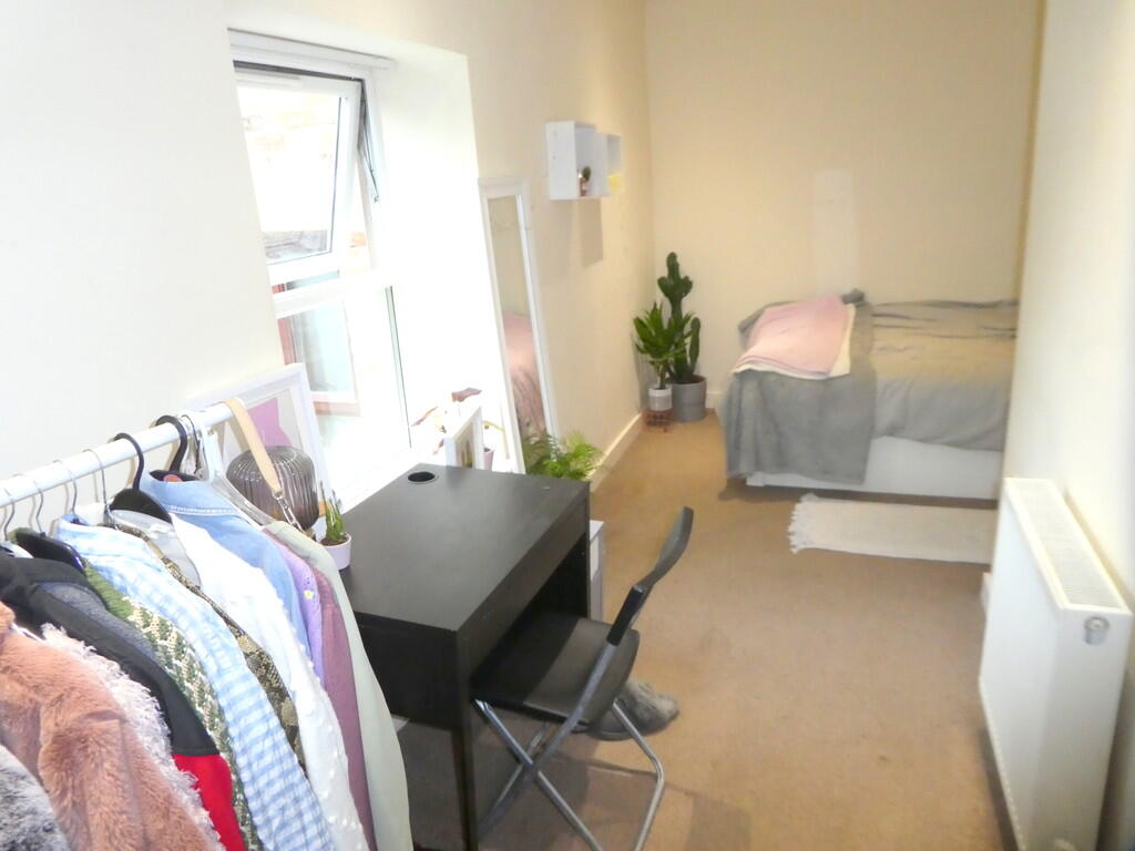 1 bedroom house share for rent