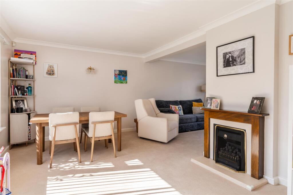 Bishops Close, Hurstpierpoint photo 2
