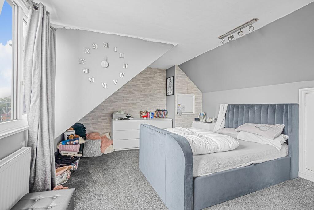 House in Spelthorne, Surrey - More