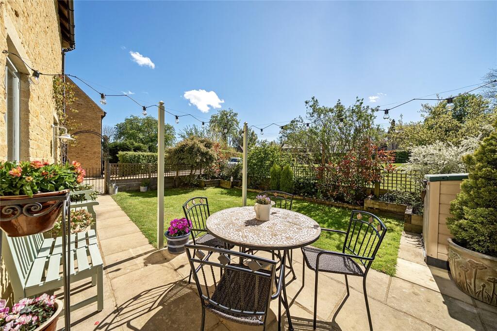 House in Silverstone, West Northamptonshire - View 5