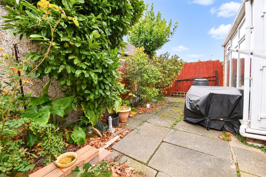 Douglas Drive, Moreton, Wirral photo 3