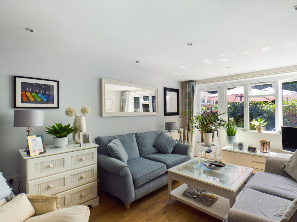 Apartment in Bromley - View 5