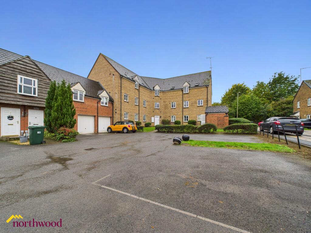 2-bed flat on Sir Henry Jake Close, Banbury, OX16, £199,950