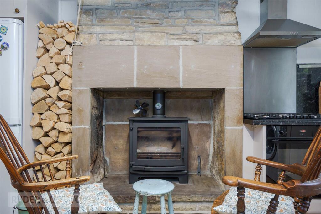 House in Holmfirth, Calmlands, Meltham - More