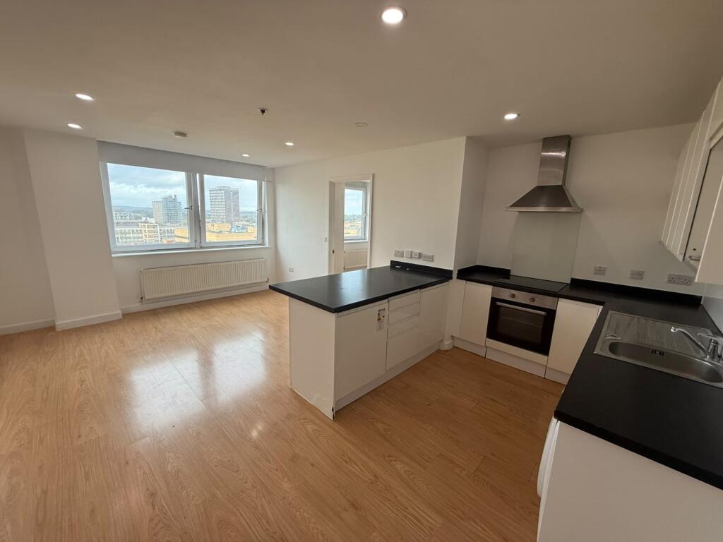 Apartment in Southend-on-Sea - View 5