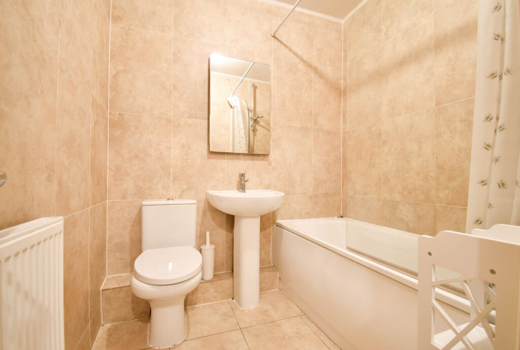 5 bedroom terraced house for rent