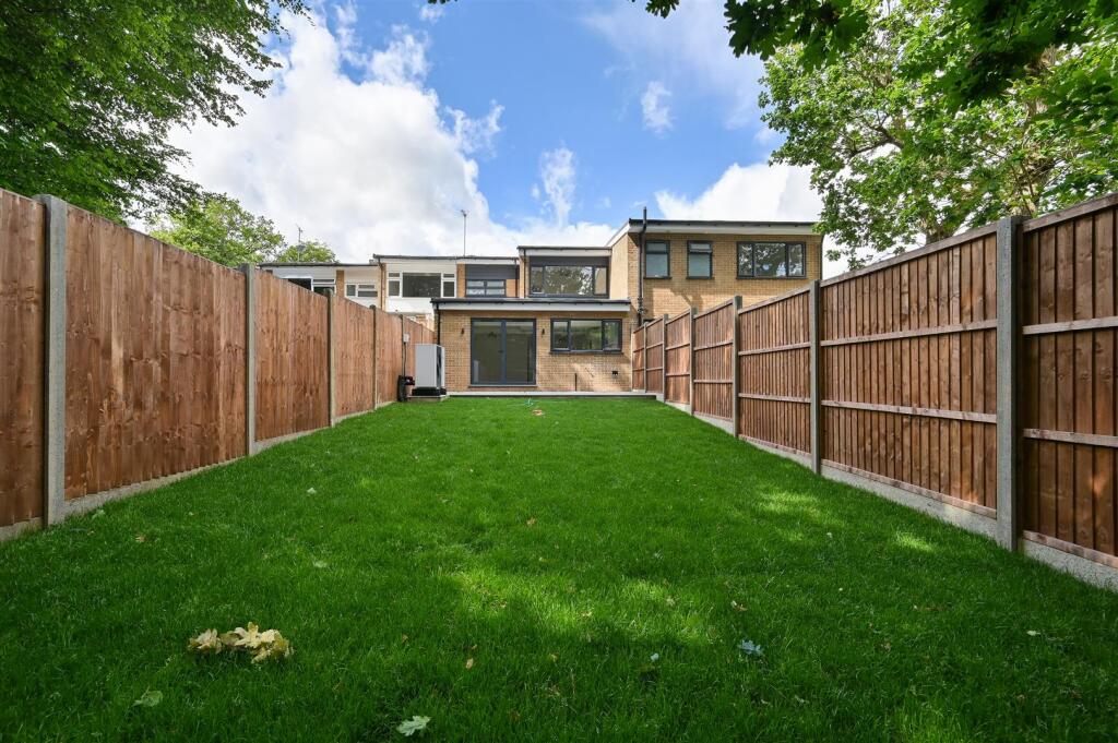 Wells Close, Harpenden - View 2