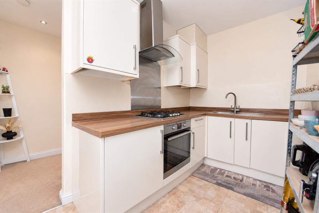 Apartment in Wokingham - View 3