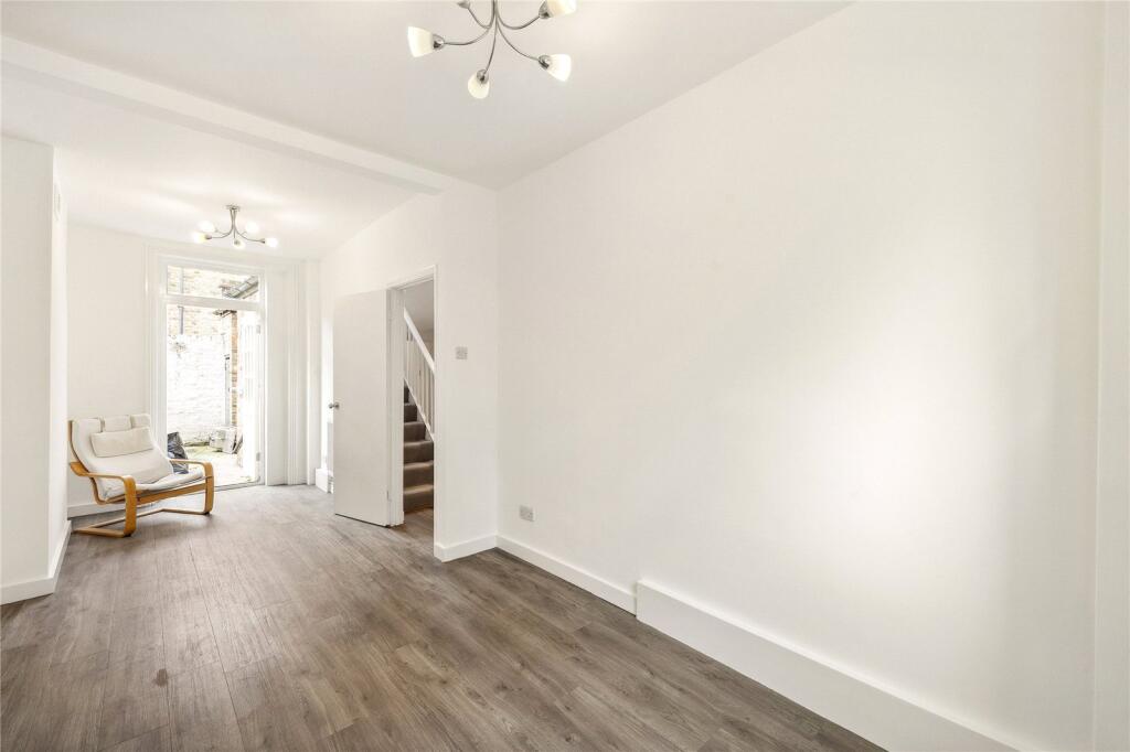 House in London - View 3