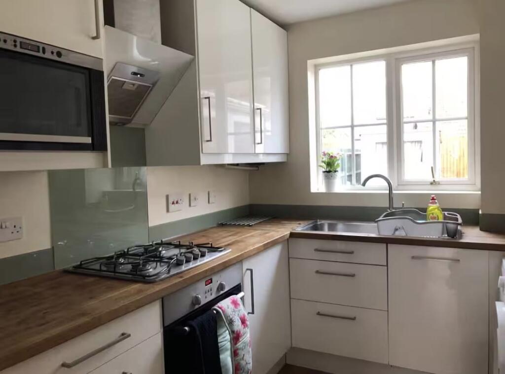 House in Dartford - More
