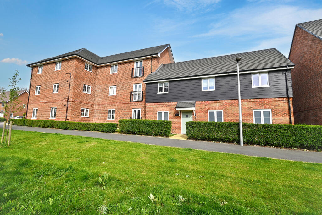 Apartment in Reading - View 3