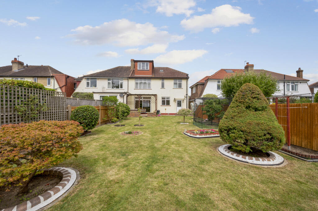 Main image of property: The Byeways, Surbiton, KT5