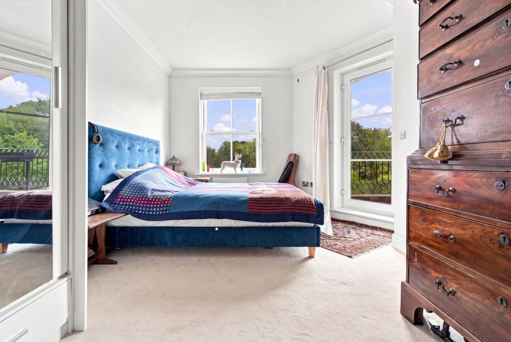 Apartment in Slough - View 5