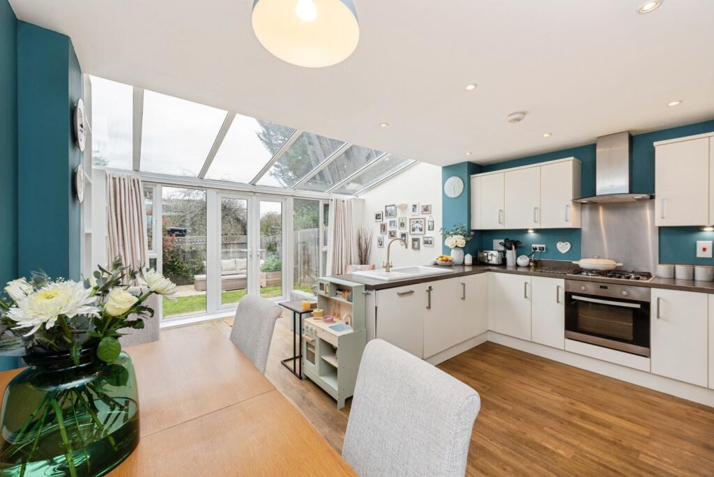 House in Sutton - More
