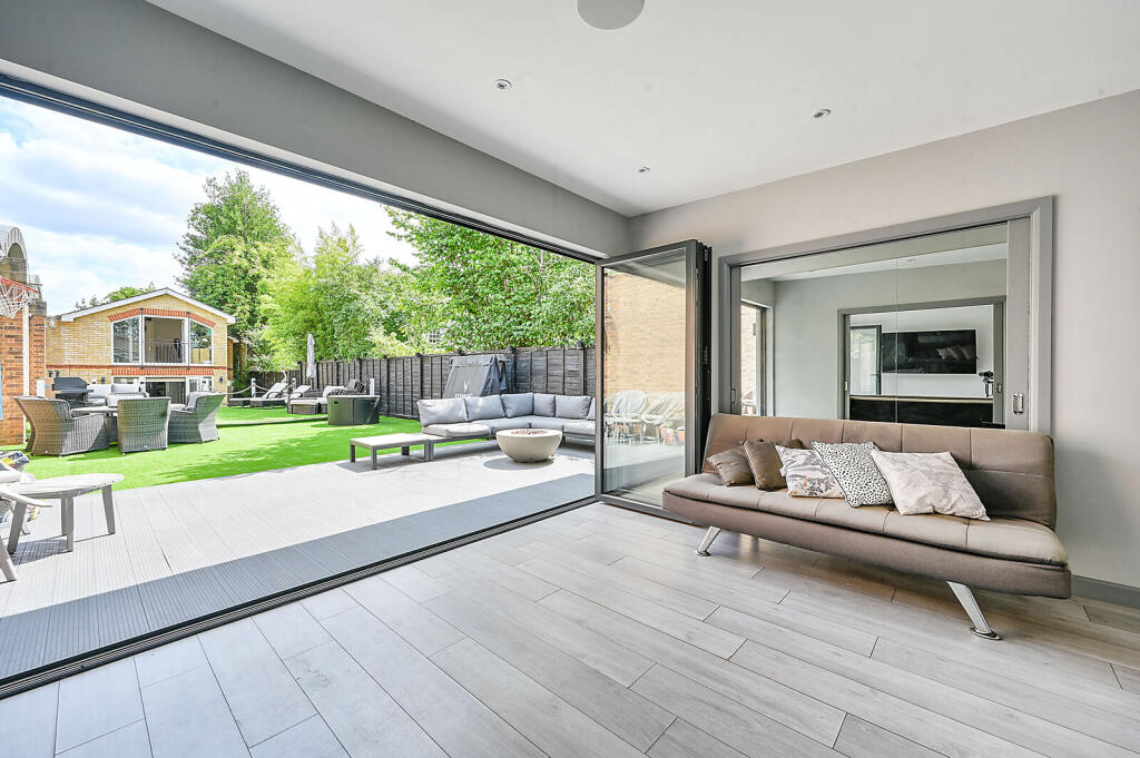 House in Twickenham - View 4