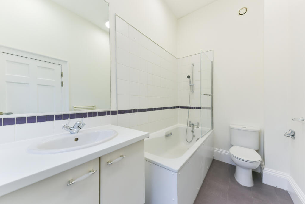 Apartment in London - View 3