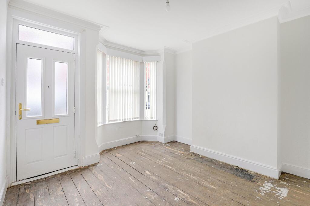 House in Nottingham, Hyson Green - View 2