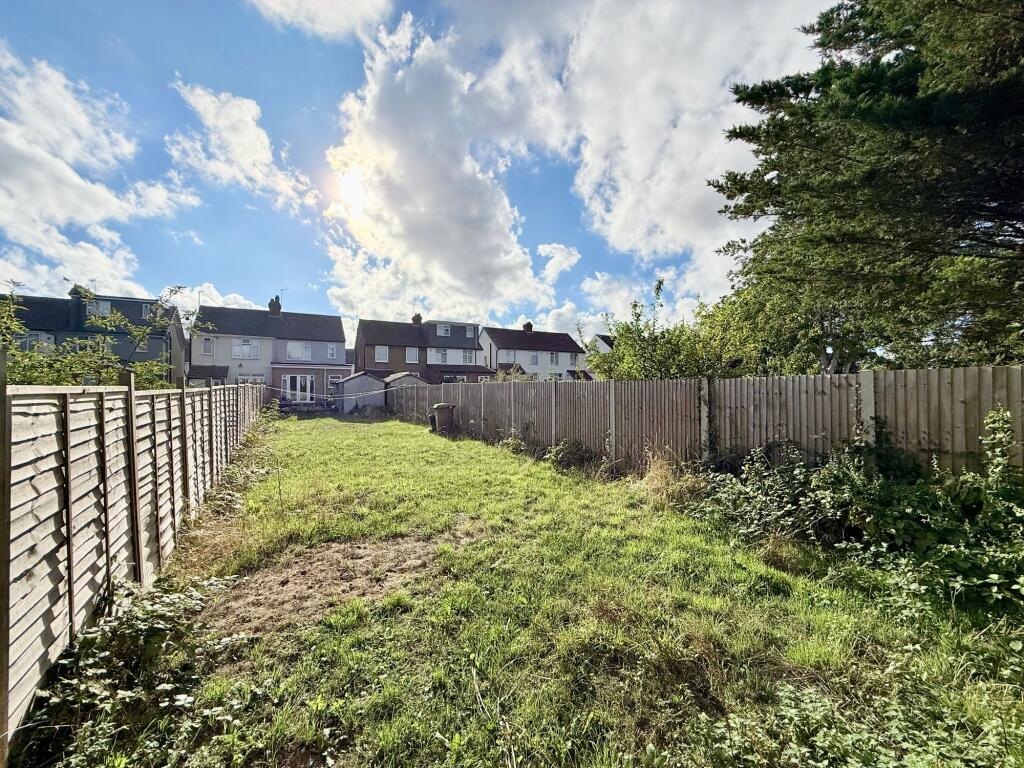 House in Luton - View 4