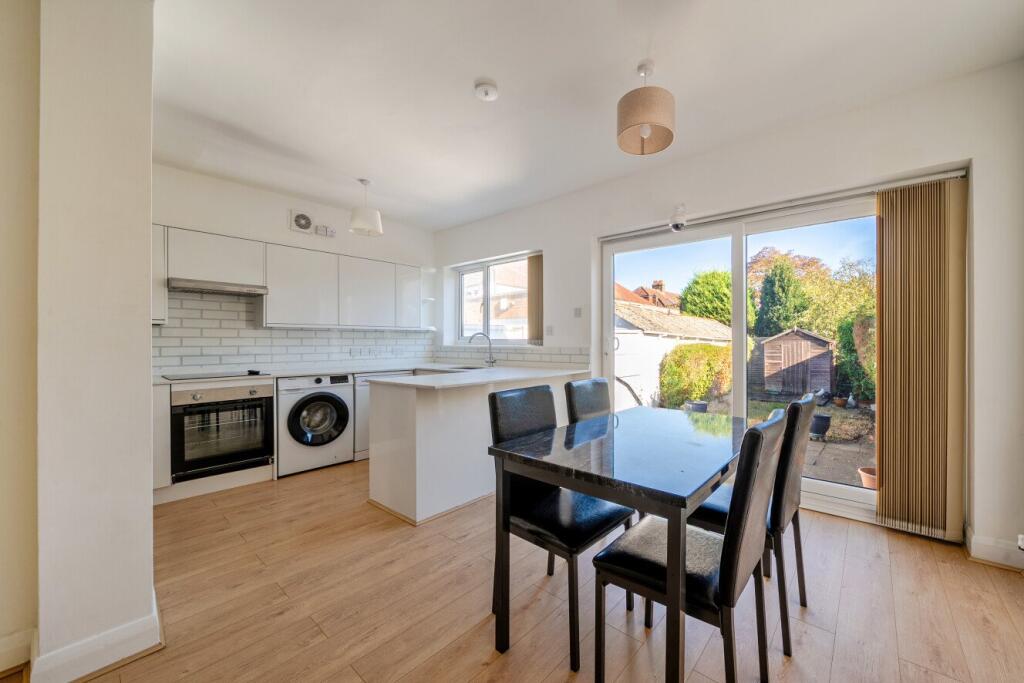 House in Morden, Merton Park - View 4