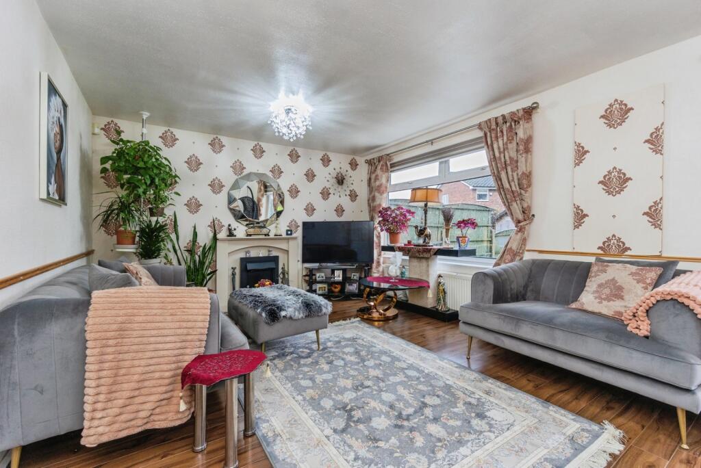 Elmwood, Sale, Greater Manchester, M33 photo 2