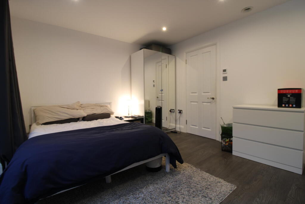 2 bedroom mews property for rent