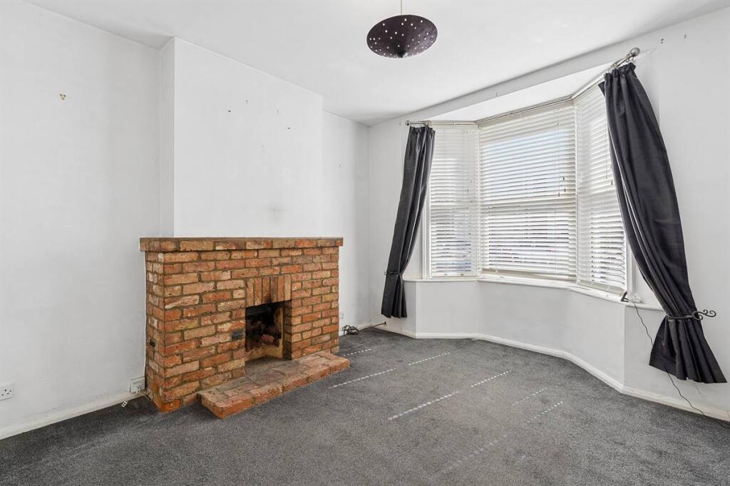 Apartment in Canterbury - View 3