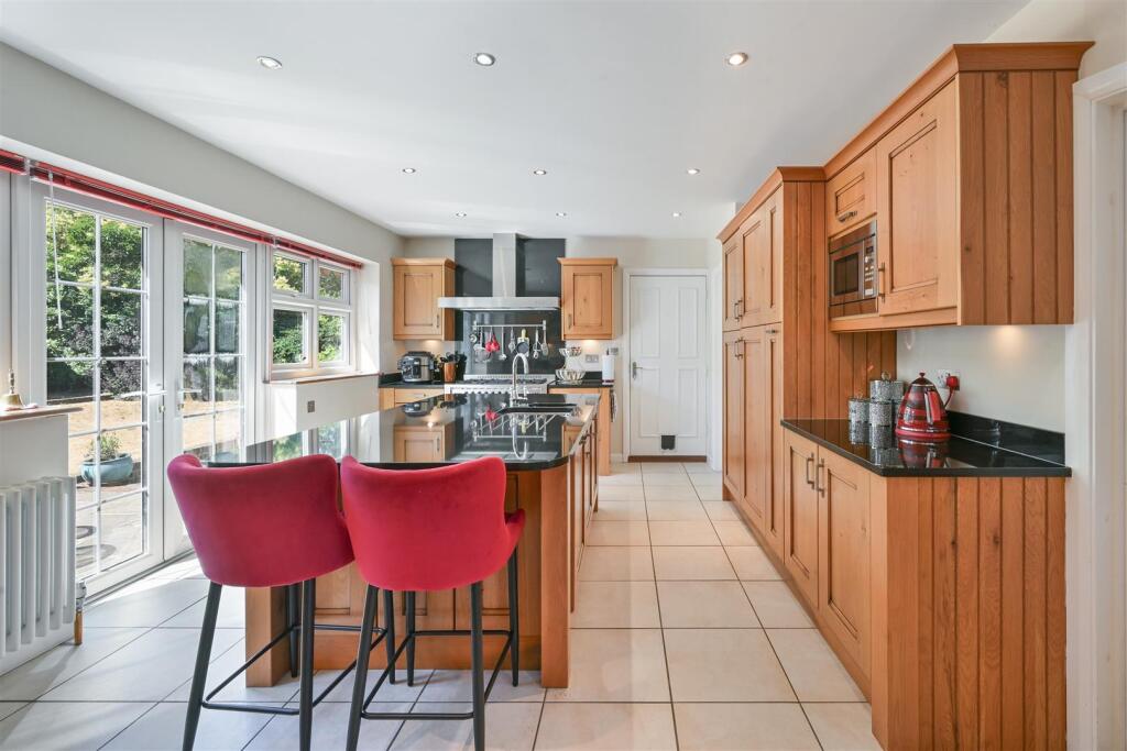 House in Kingston upon Thames - More