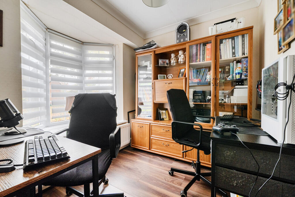 Whitby Drive, Reading, Berkshire, RG1 - More