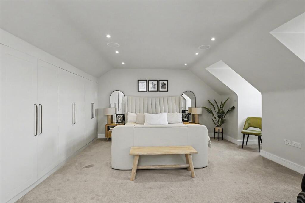 House in St Albans, Hyde - More