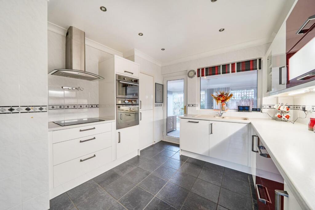 Woodcroft Lane, Waterlooville photo 3