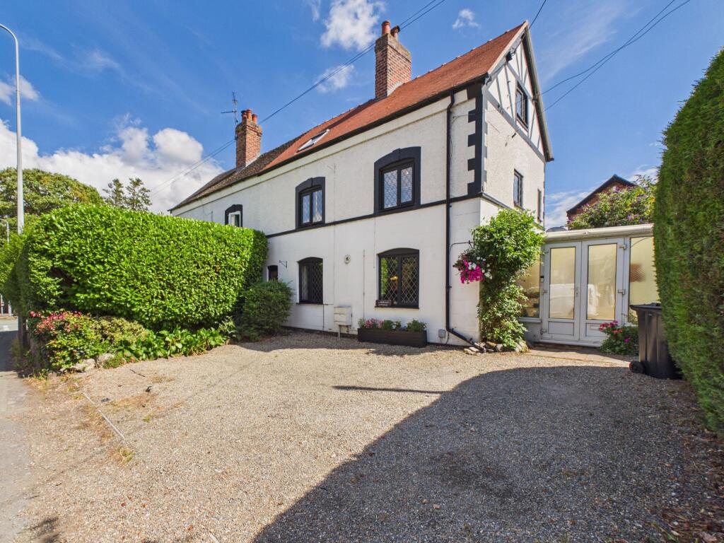 Main image of property: Laburnum Cottage, Warrington Road, Mickle Trafford Chester, CH2