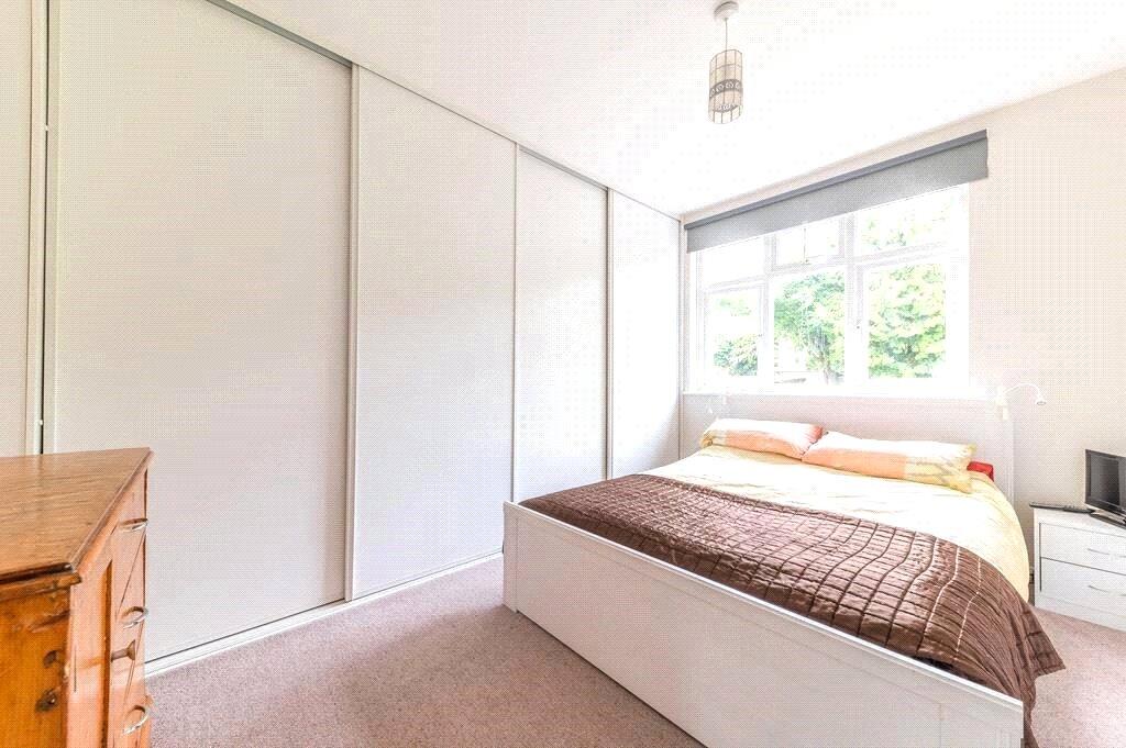 House in Tandridge, Caterham Valley - More