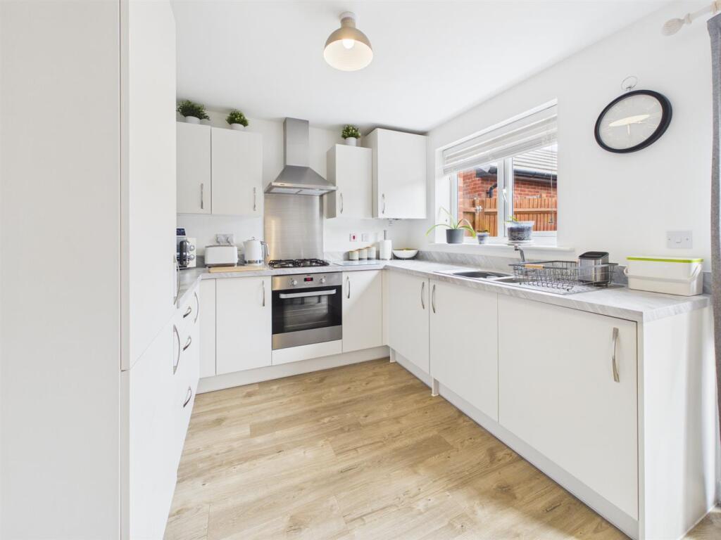 House in Stroud, Hunts Grove - View 5
