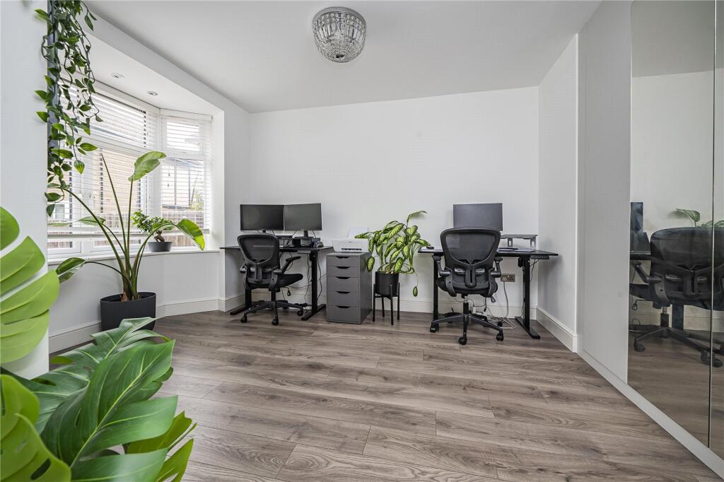 Apartment in London, New Malden - More
