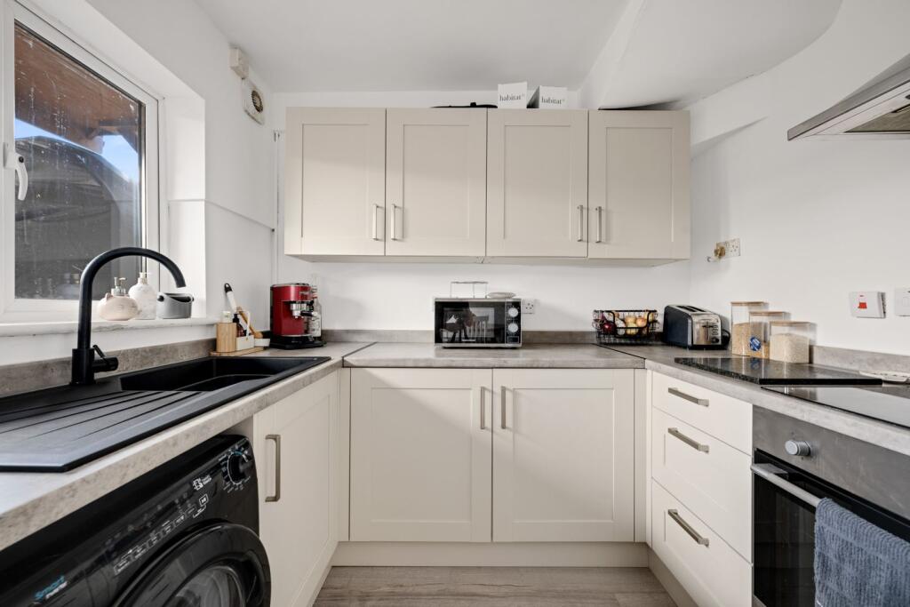 House in Dartford - More