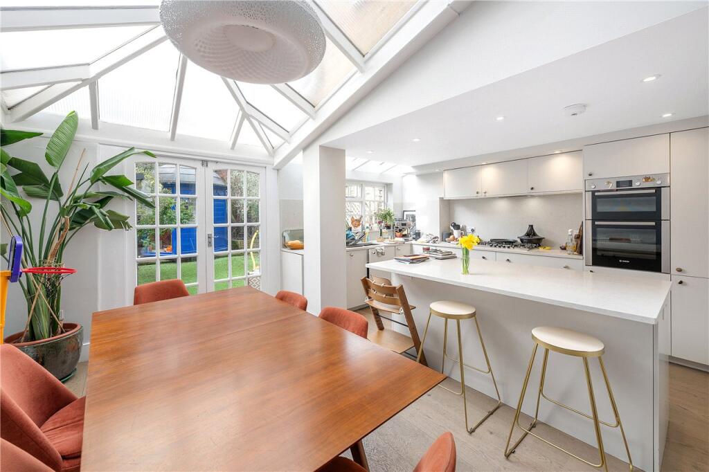 House in London - View 3
