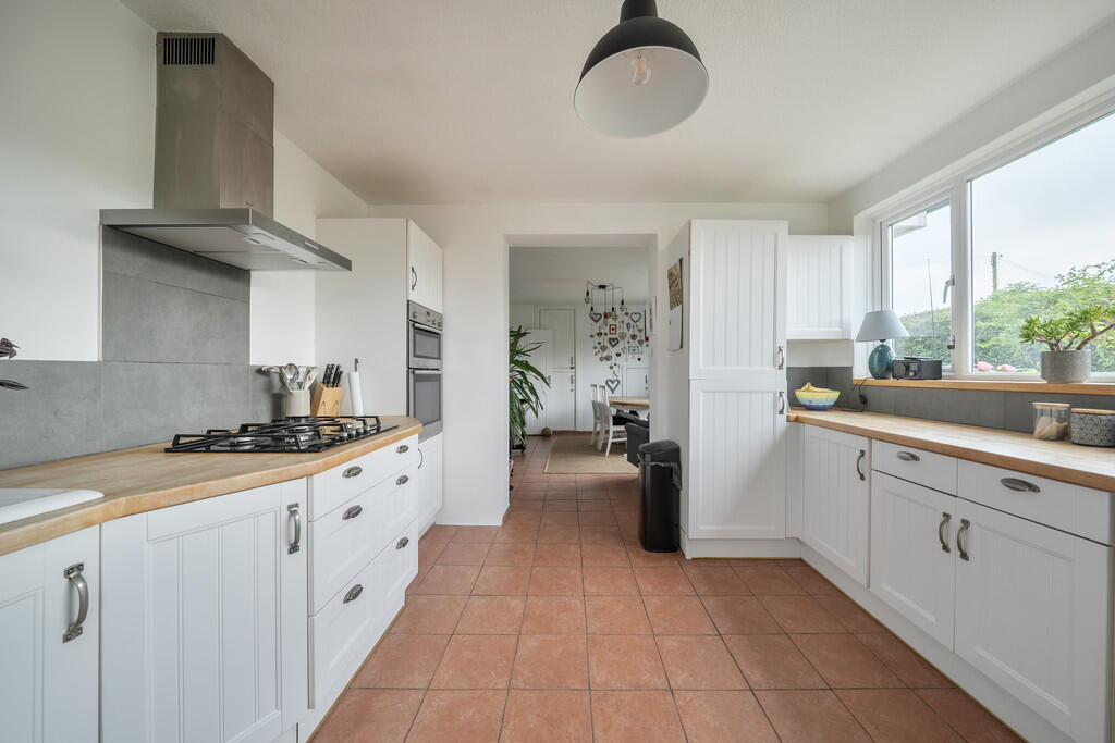 Worthing - detached Bungalow - More