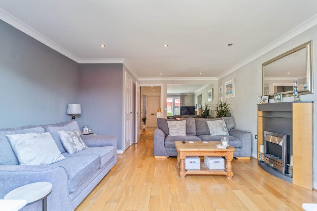 House in Newport - More