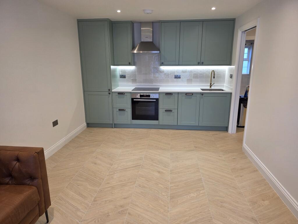 Apartment in St Albans - View 5