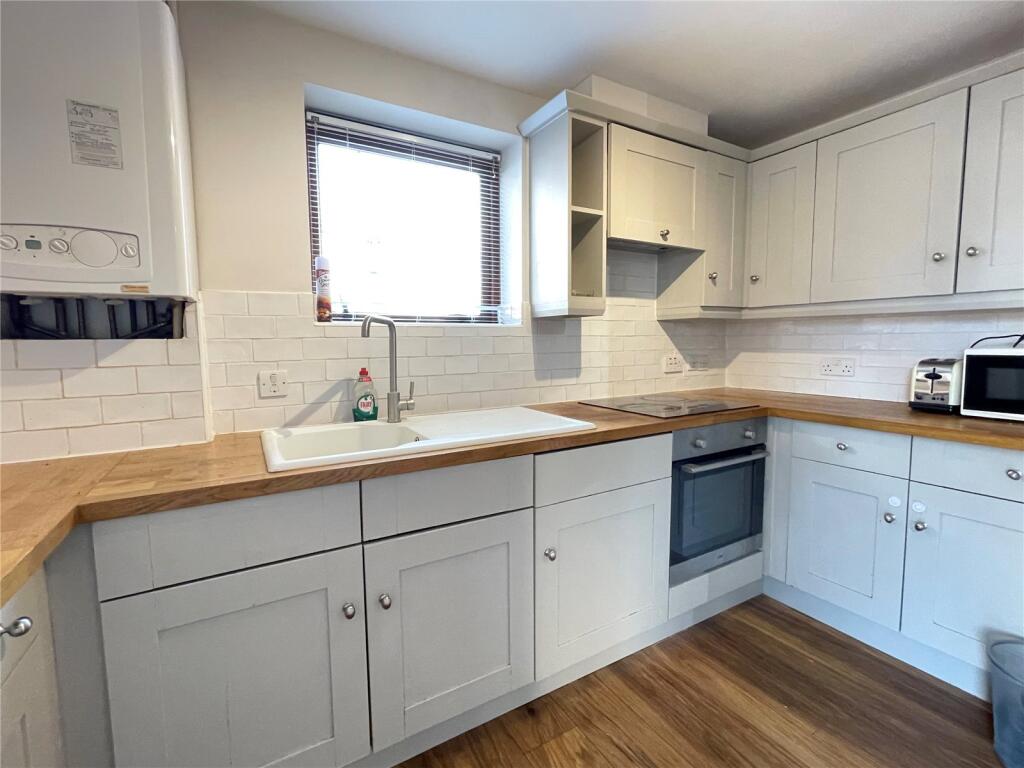 Apartment in Croydon - View 3