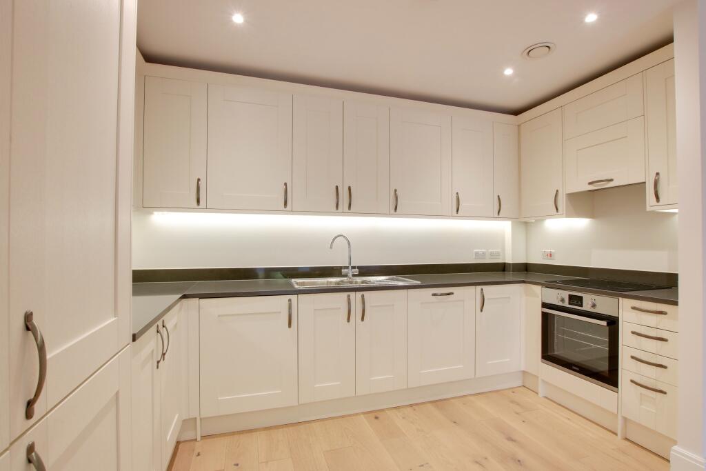Friary Meadow, Titchfield . Guide Price £325,000-£350,000 photo 4