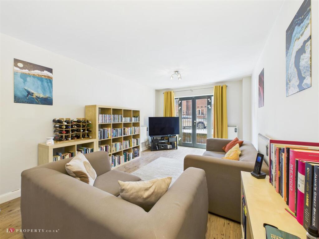 Apartment in Birmingham, West Midlands - View 2