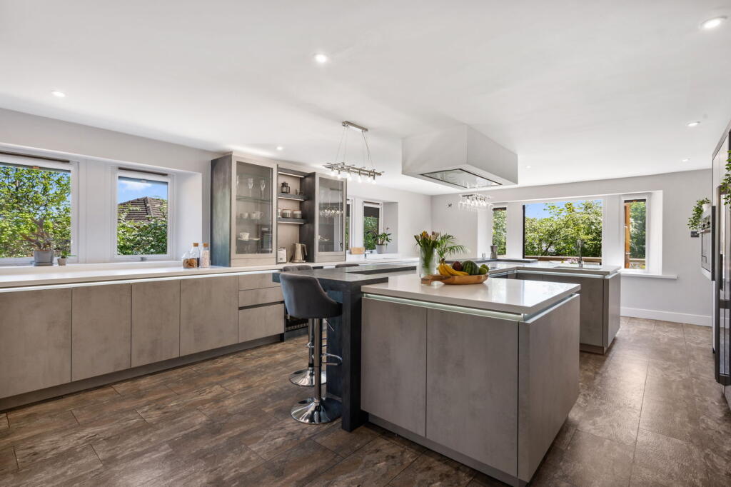 Additional image 3 of Jumeria, Latham Lane, Gomersal, BD19