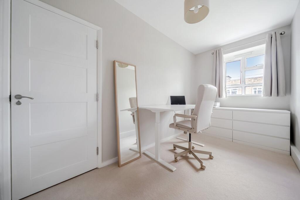 Apartment in London - More